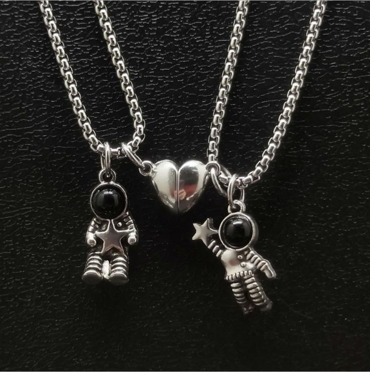 Magnetic Astronaut BFF Necklaces – 2PCS Gold/Silver
